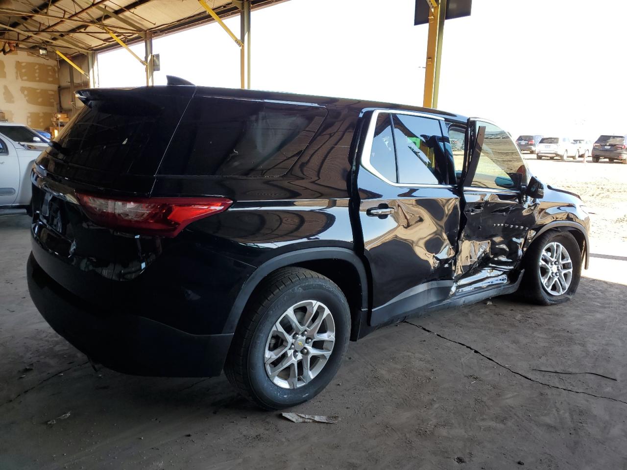 Obraz 3 z 2019 CHEVROLET TRAVERSE LS 2019 z VIN 1GNERFKW6KJ322629