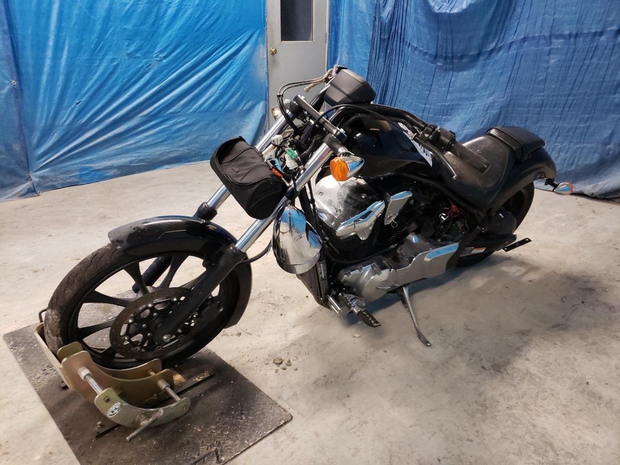 Изображение 2 2014 HONDA VT1300 CX 2014 с VIN JH2SC61N2EK200541