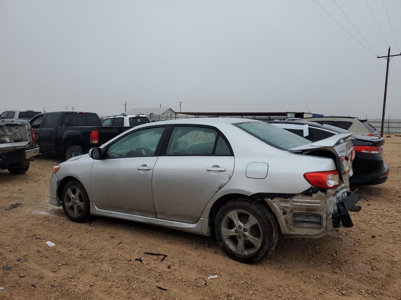 Obraz 2 z 2013 TOYOTA COROLLA BASE 2013 z VIN 5YFBU4EE7DP102917