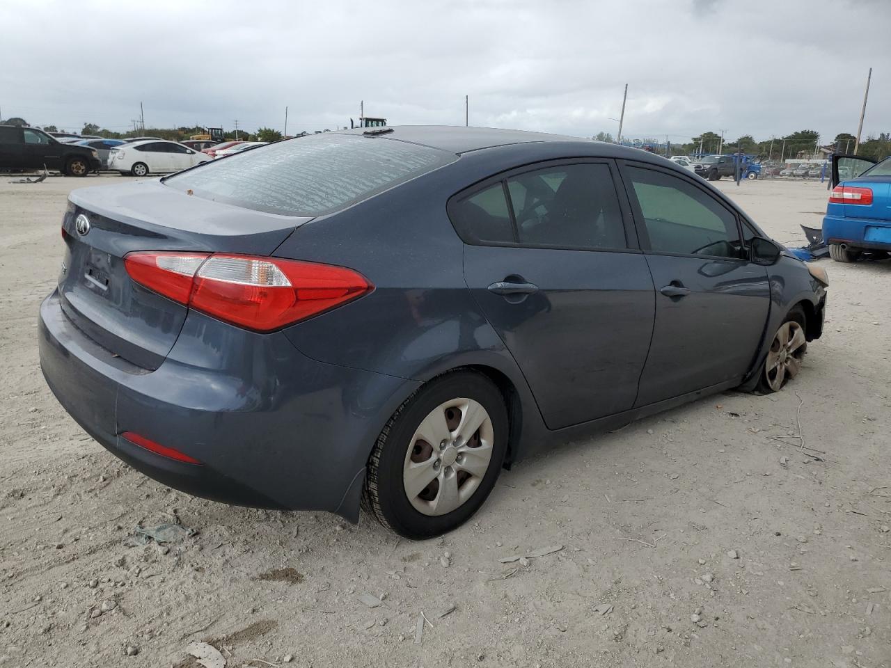 Obraz 3 z 2015 KIA FORTE LX 2015 z VIN KNAFX4A63F5328912