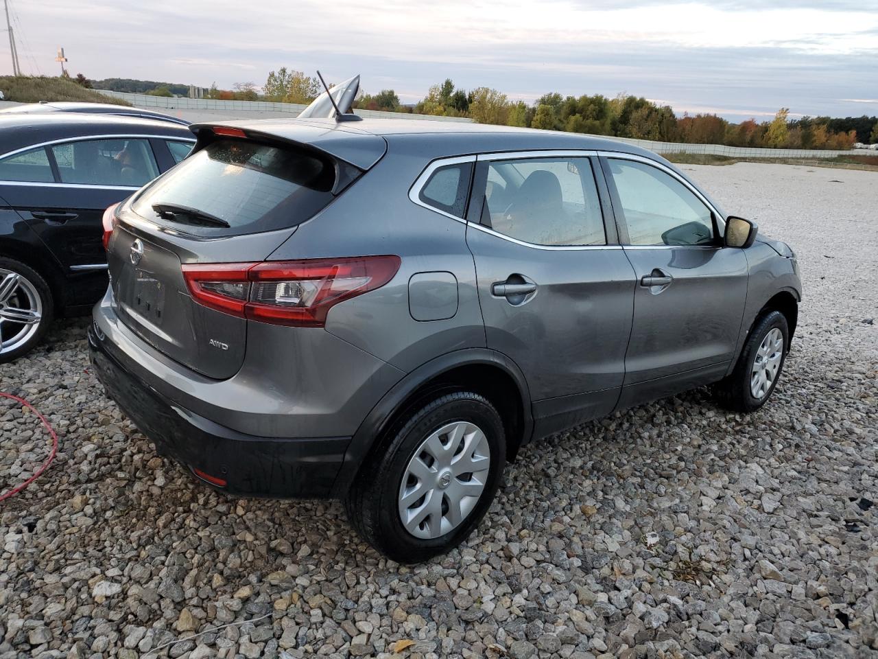 Obraz 3 z 2020 NISSAN ROGUE SPORT S 2020 z VIN JN1BJ1CW1LW366503