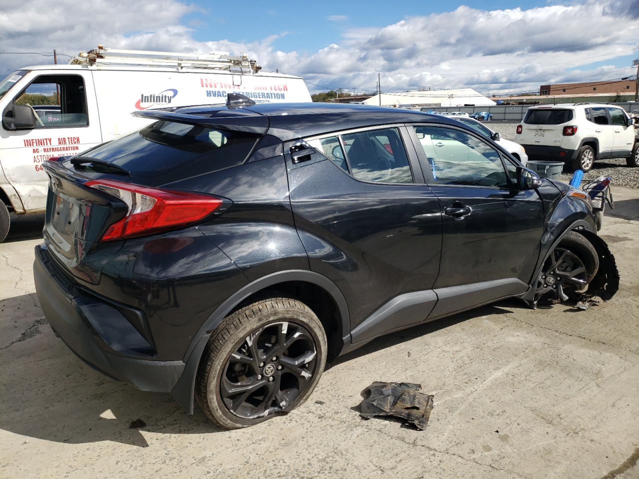 Изображение 3 2020 TOYOTA C-HR XLE 2020 с VIN JTNKHMBX9L1090715