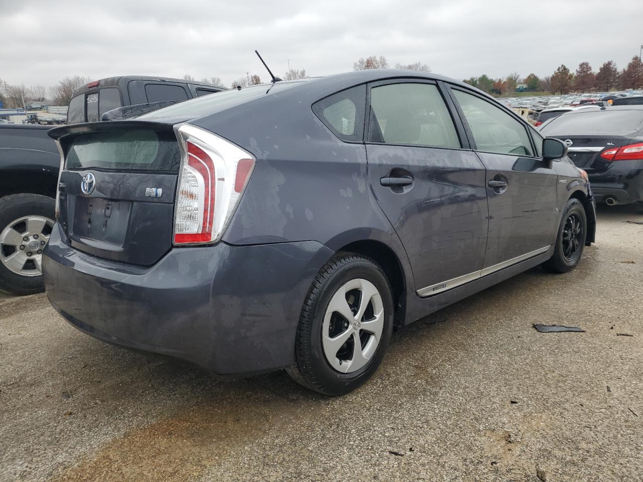 Image 3 of 2013 TOYOTA PRIUS  2013 with VIN JTDKN3DU5D1657384