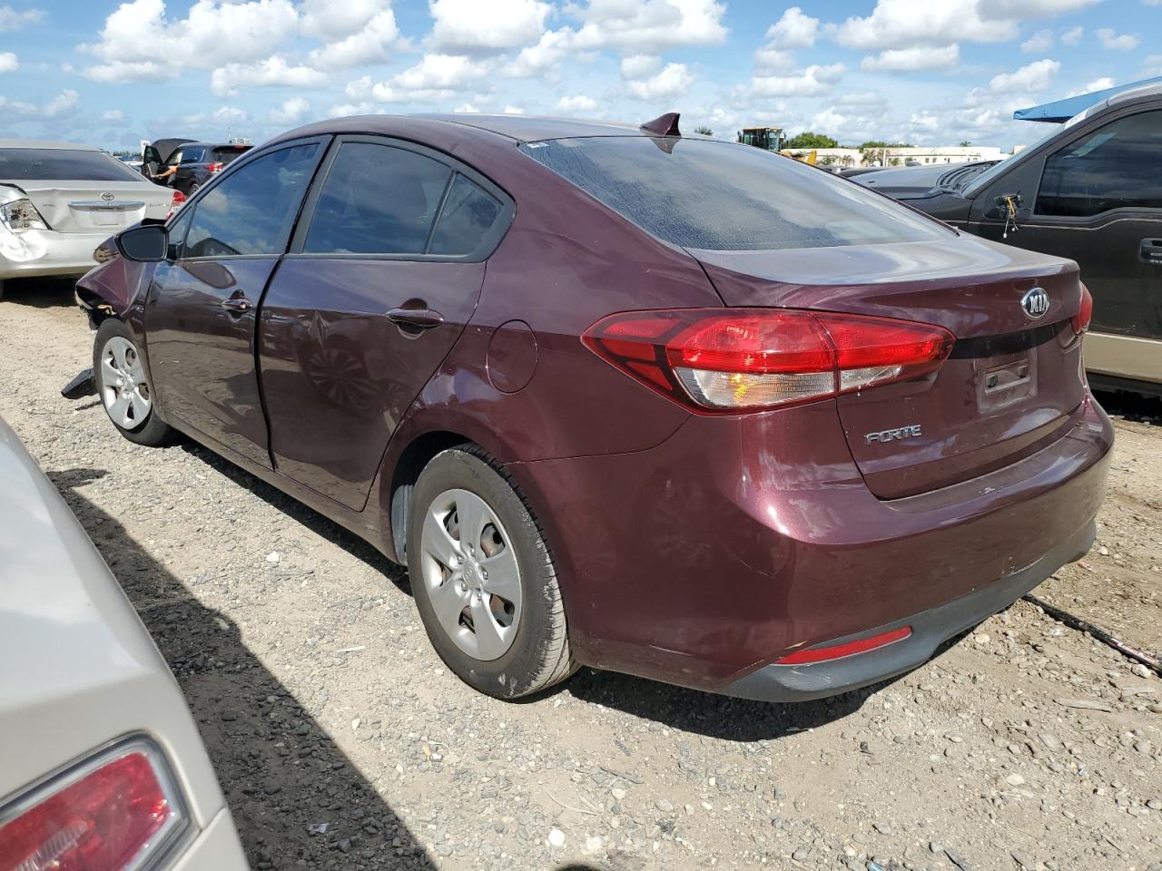 Изображение 2 2017 KIA FORTE LX 2017 с VIN 3KPFK4A73HE037957