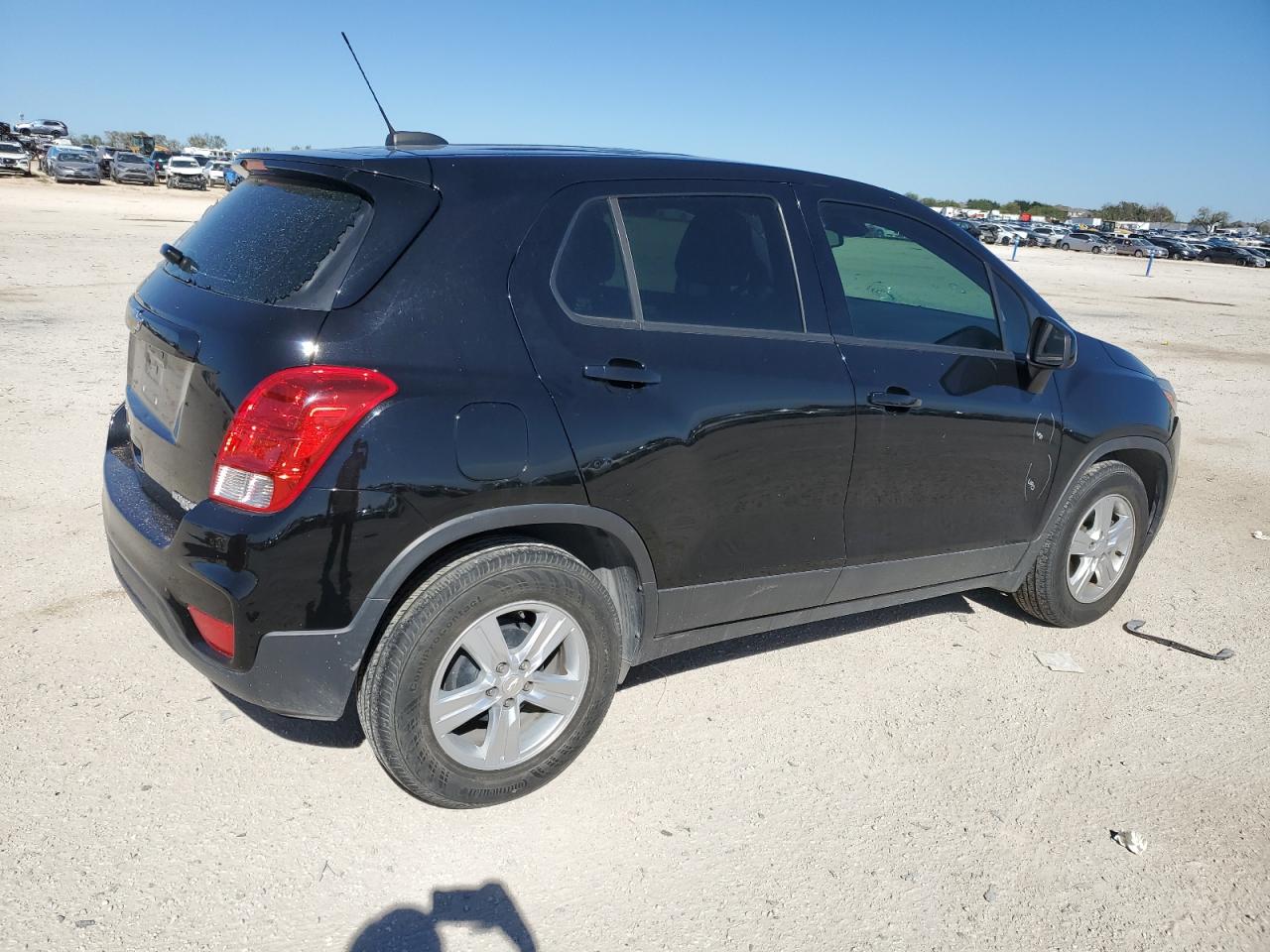 Изображение 3 2019 CHEVROLET TRAX LS 2019 с VIN 3GNCJKSB6KL247508