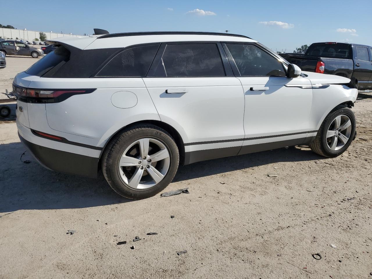 Obraz 3 z 2018 LAND ROVER RANGE ROVER VELAR S 2018 z VIN SALYB2RX7JA772184