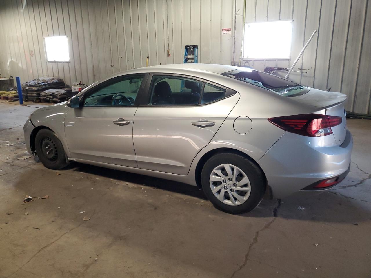 Изображение 2 2020 HYUNDAI ELANTRA SE 2020 с VIN 5NPD74LF9LH556352