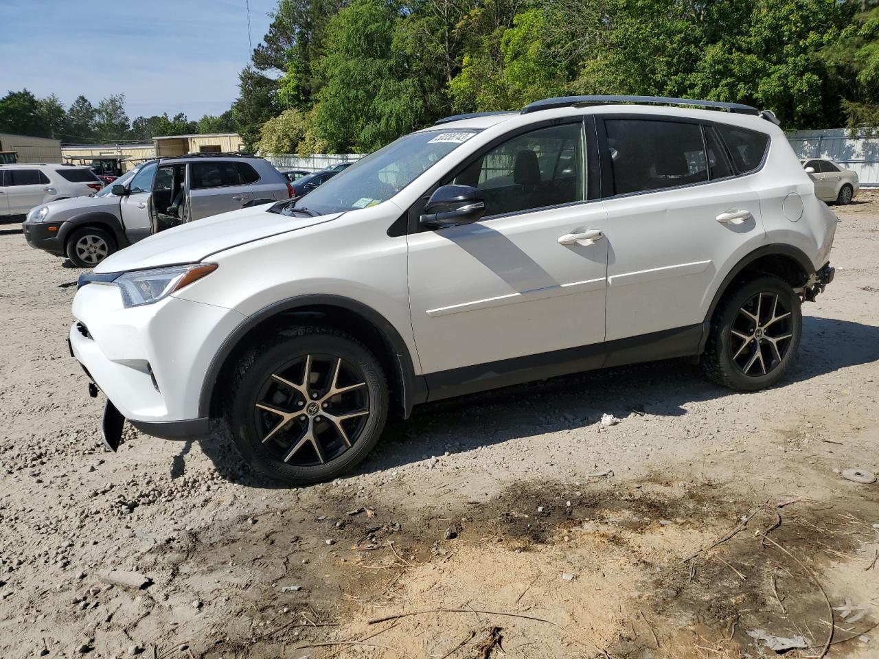 Image 1 of 2018 TOYOTA RAV4 SE 2018 with VIN JTMJFREV1JJ188230