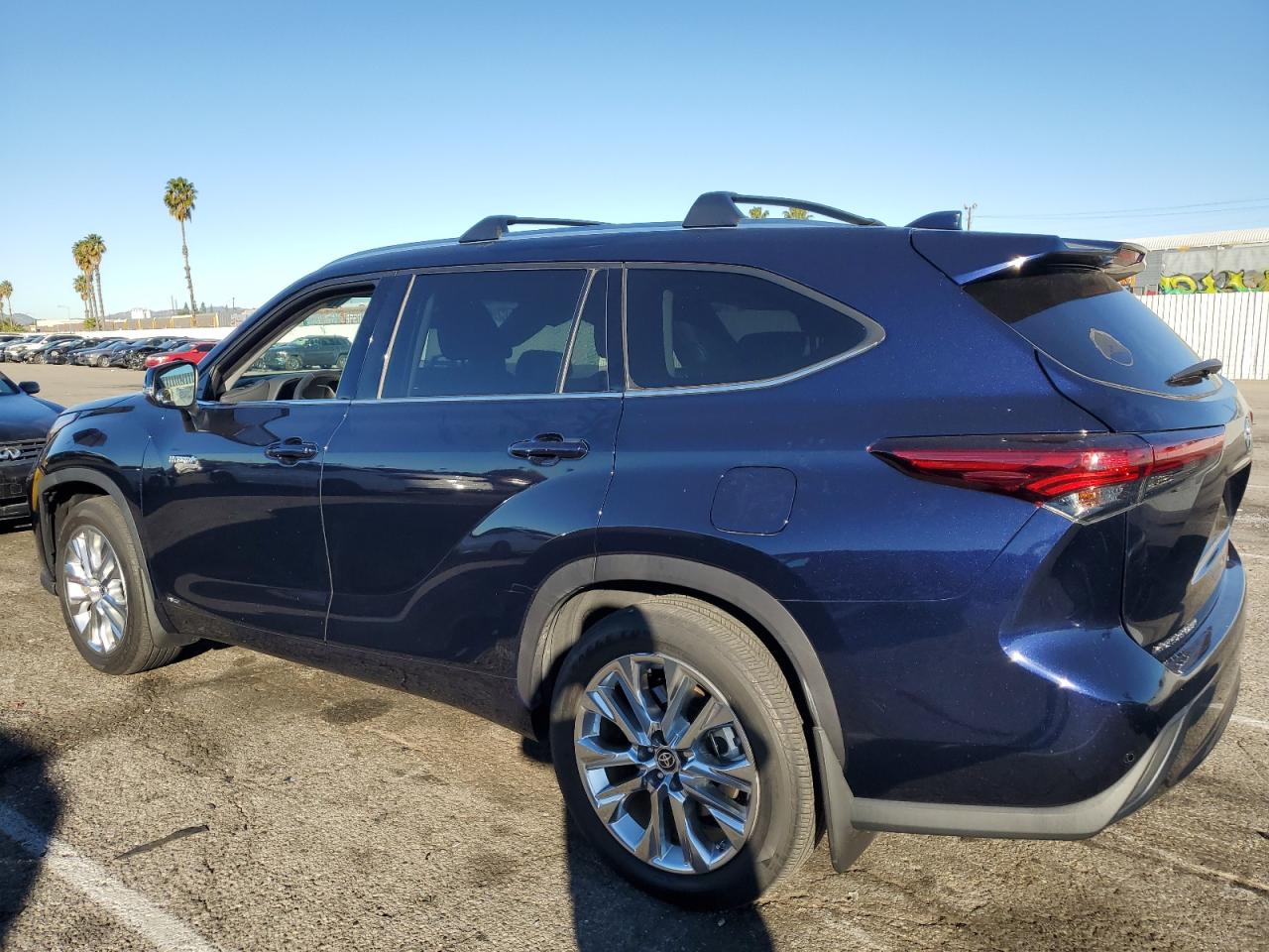 Image 2 of 2021 TOYOTA HIGHLANDER HYBRID LIMITED 2021 with VIN 5TDDBRCH4MS017064