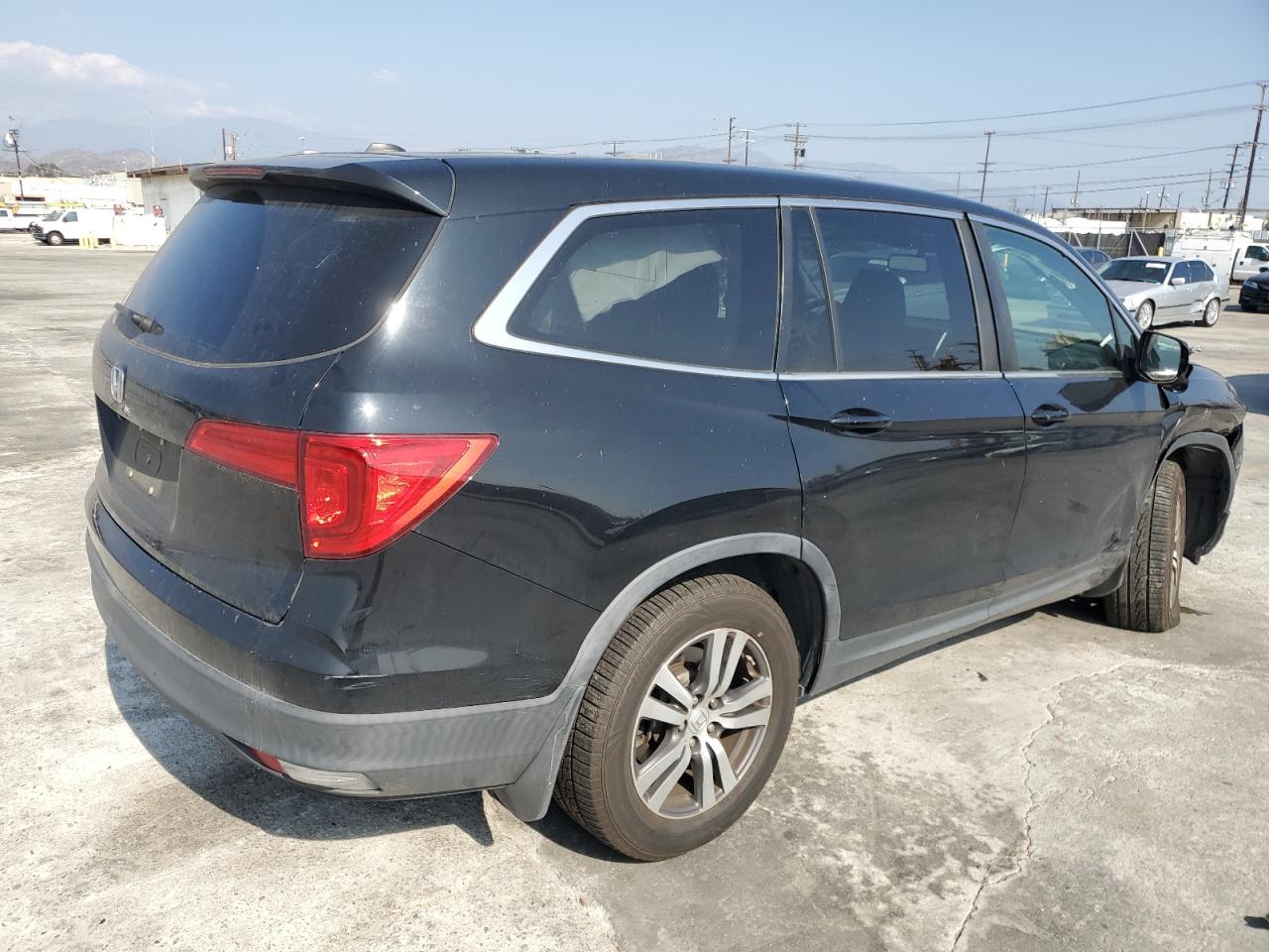 Image 3 of 2017 HONDA PILOT EXLN 2017 with VIN 5FNYF5H76HB003580