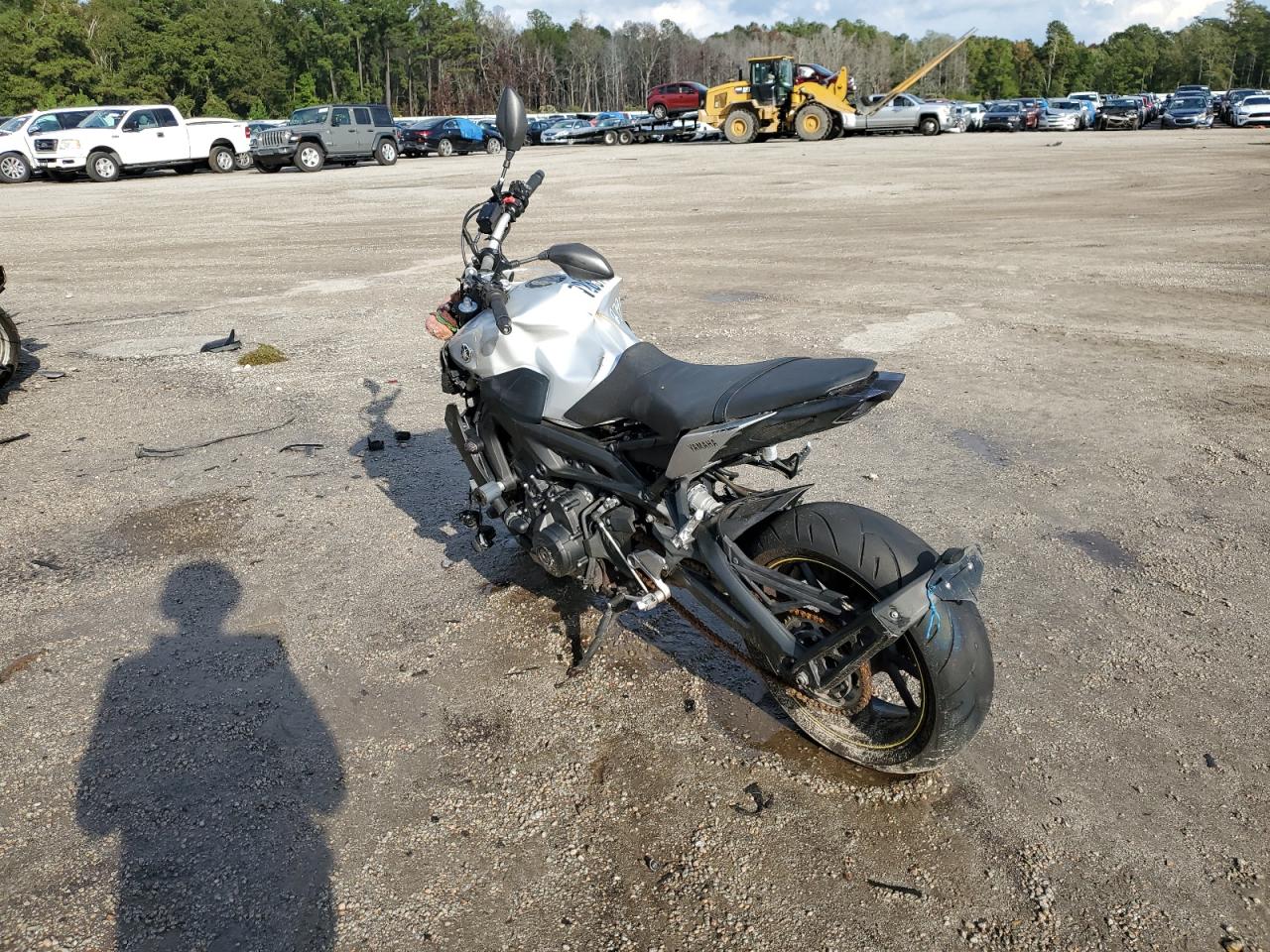 Image 2 of 2017 YAMAHA FZ09  2017 with VIN JYARN53E4HA002395