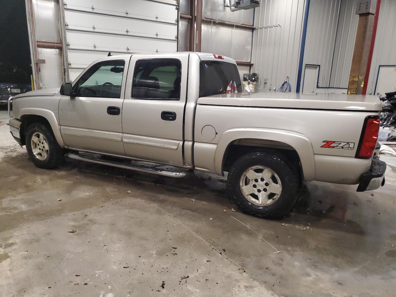 Image 2 of 2007 CHEVROLET SILVERADO K1500 CLASSIC CREW CAB 2007 with VIN 2GCEK13Z471133259