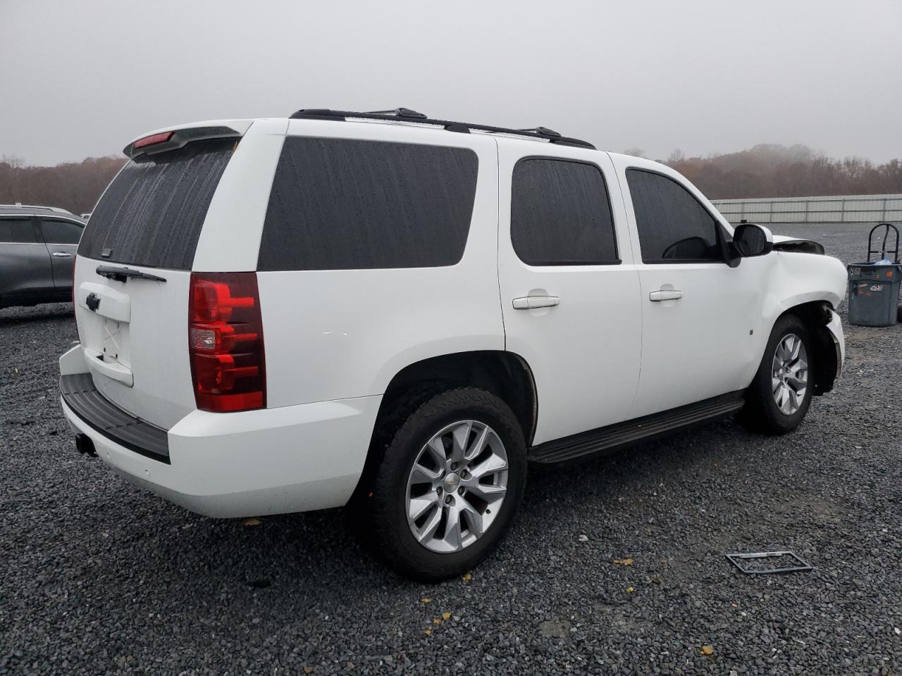 Image 3 of 2007 CHEVROLET TAHOE C1500 2007 with VIN 1GNFC130X7R114037