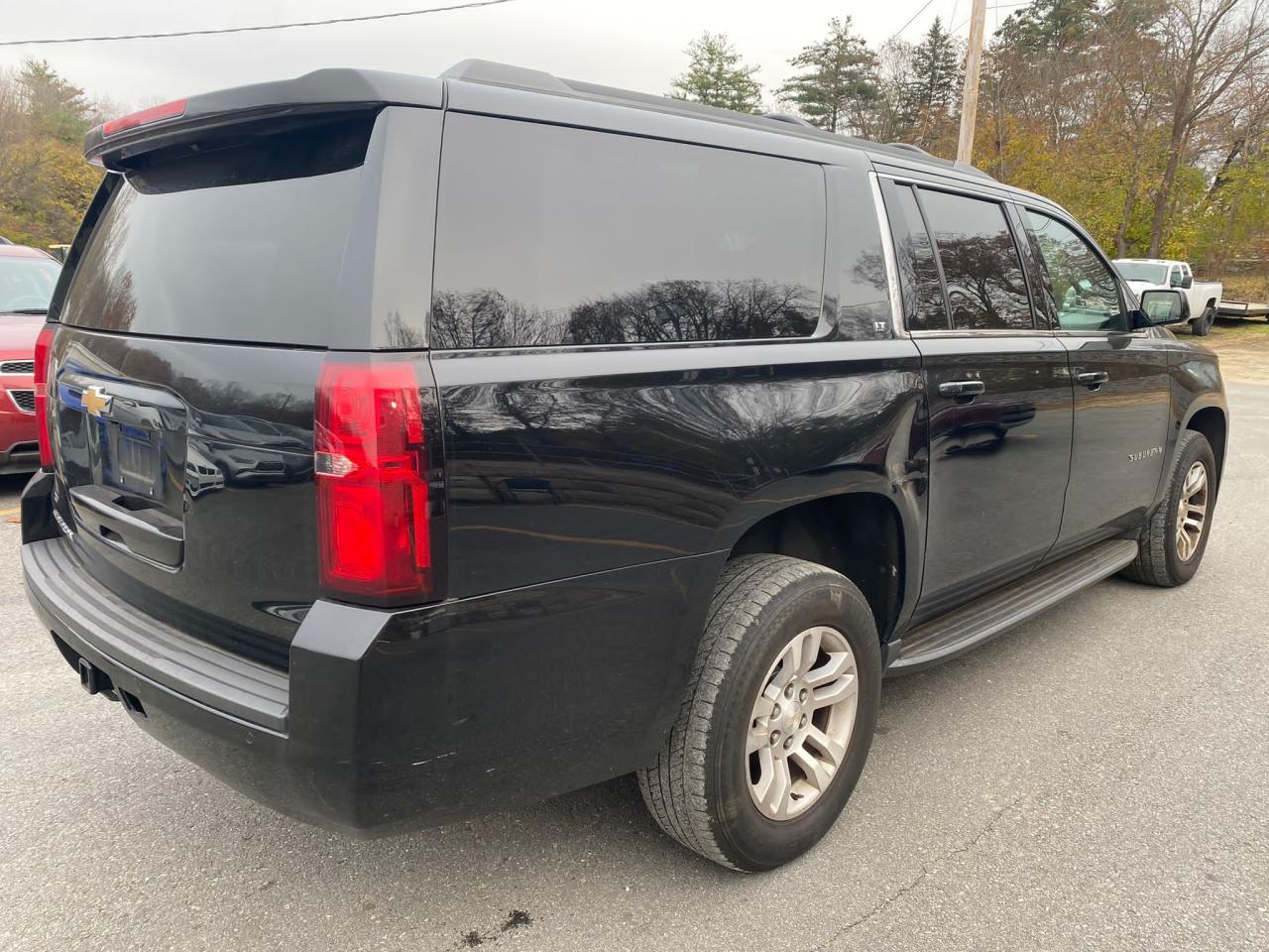 Obraz 3 z 2019 CHEVROLET SUBURBAN K1500 LT 2019 z VIN 1GNSKHKC7KR402158