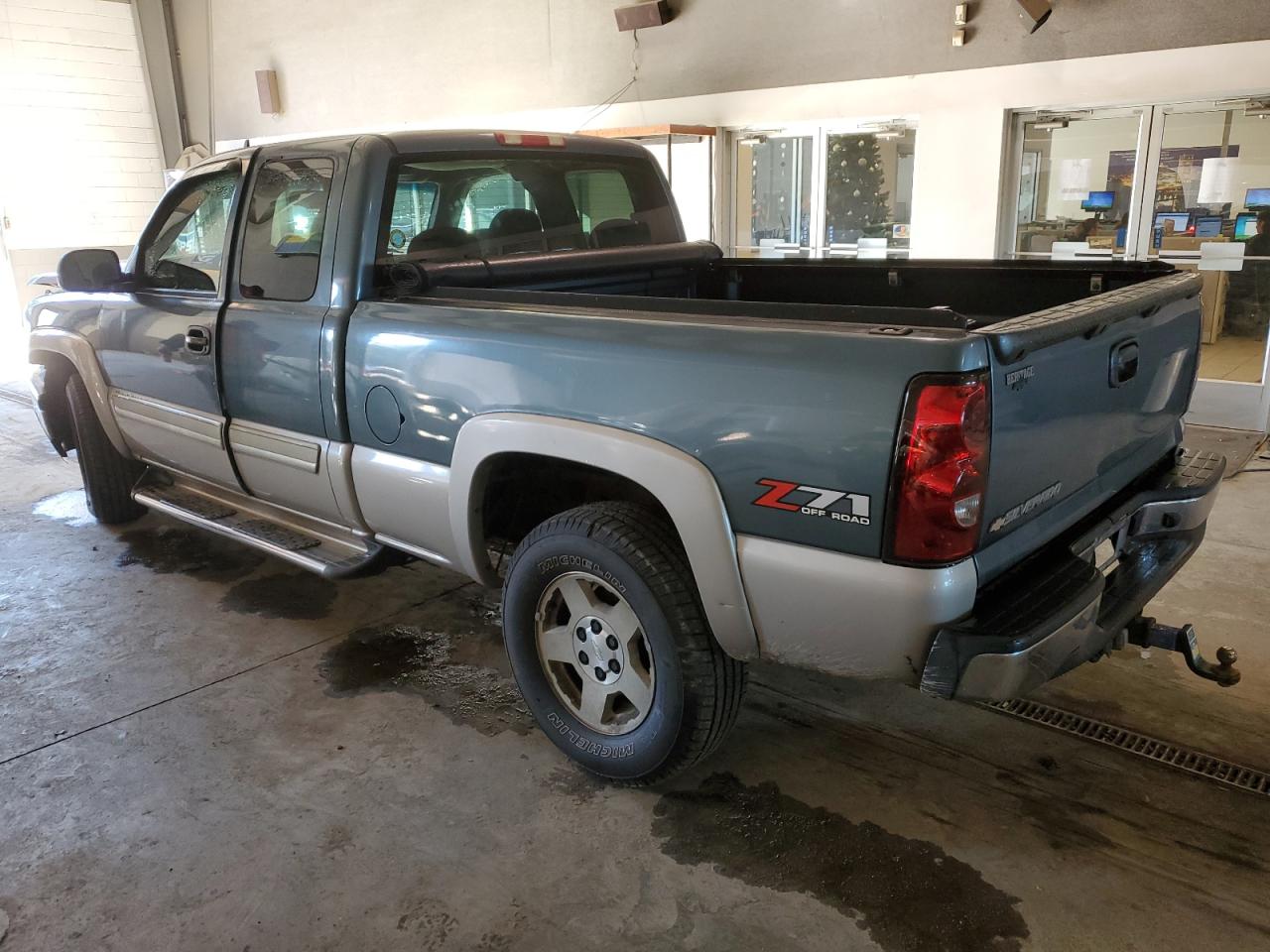 Image 2 of 2006 CHEVROLET SILVERADO K1500 2006 with VIN 1GCEK19B26Z137018