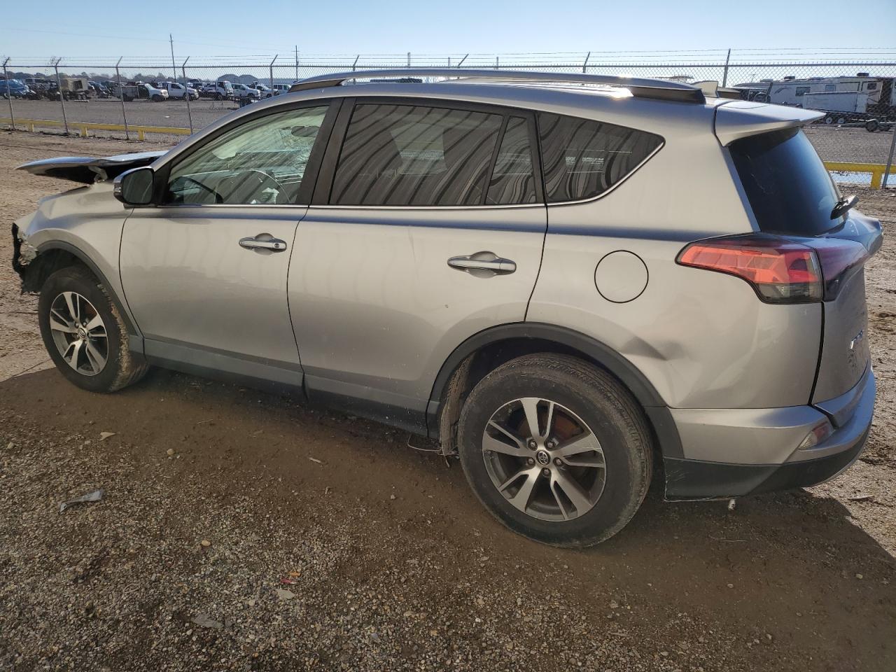 Изображение 2 2017 TOYOTA RAV4 XLE 2017 с VIN 2T3WFREVXHW392901