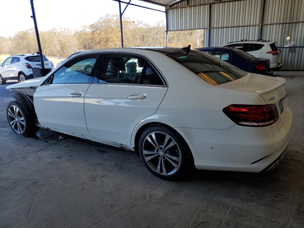 Obraz 2 z 2015 MERCEDES-BENZ E 350 2015 z VIN WDDHF5KBXFB107007