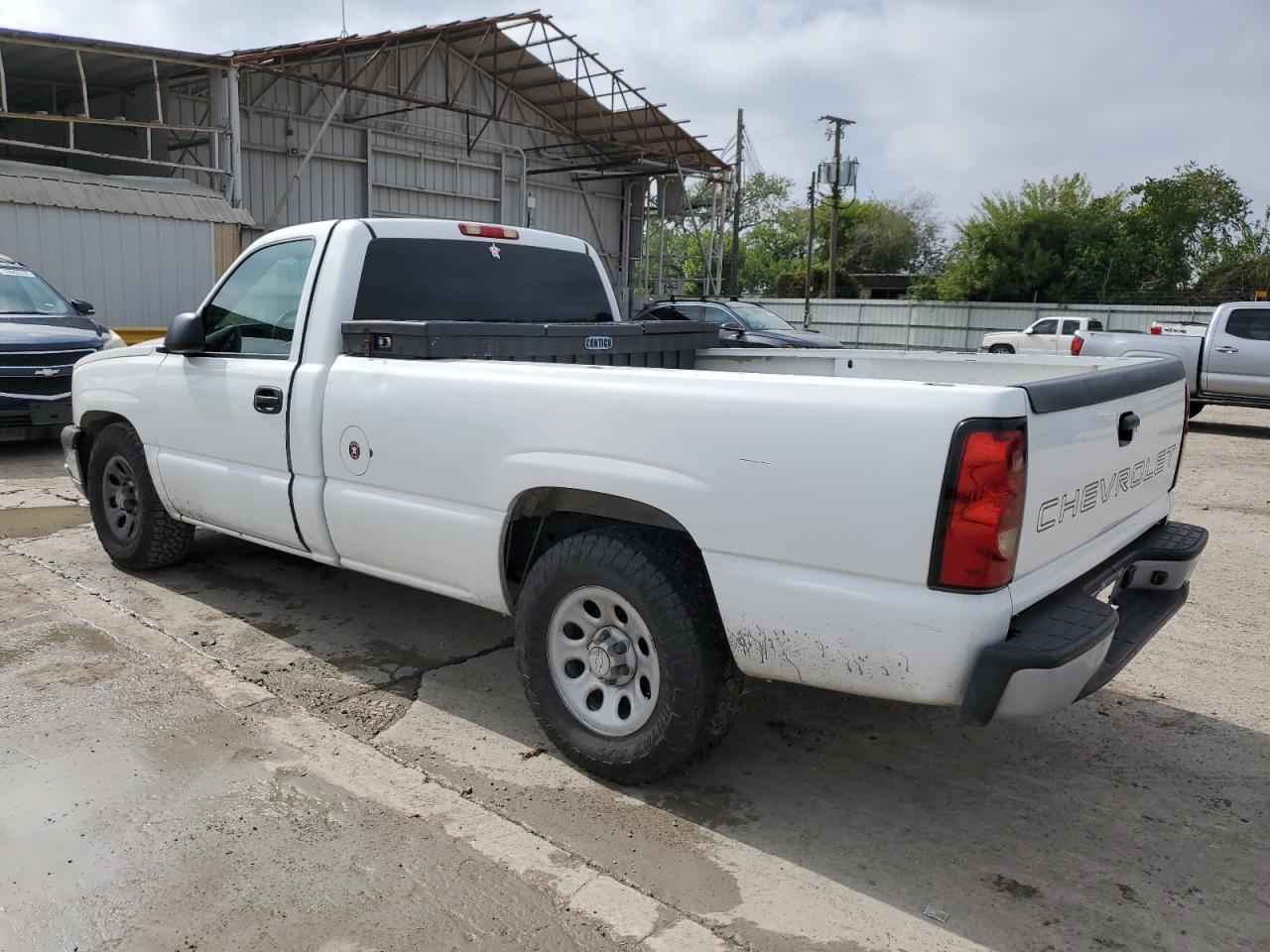 Image 2 of 2006 CHEVROLET SILVERADO C1500 2006 with VIN 3GCEC14XX6G150390