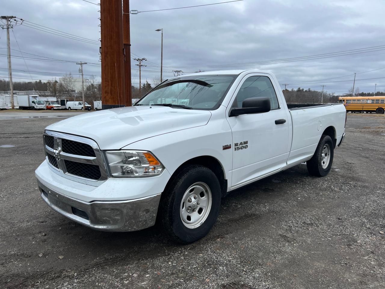 Obraz 2 z 2017 RAM 1500 ST 2017 z VIN 3C6JR6DT0HG681096