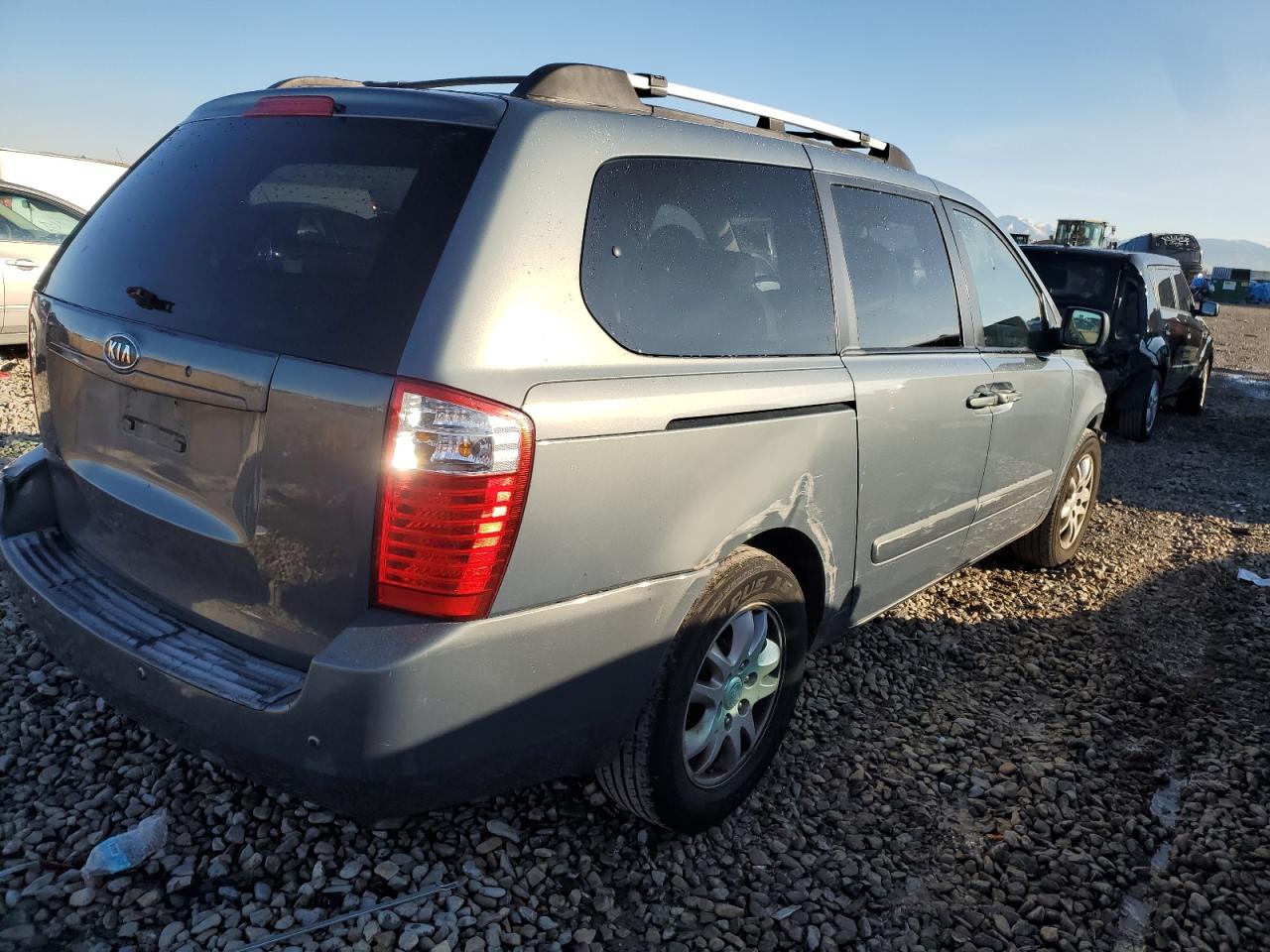 Image 3 of 2006 KIA SEDONA EX 2006 with VIN KNDMB233866096981