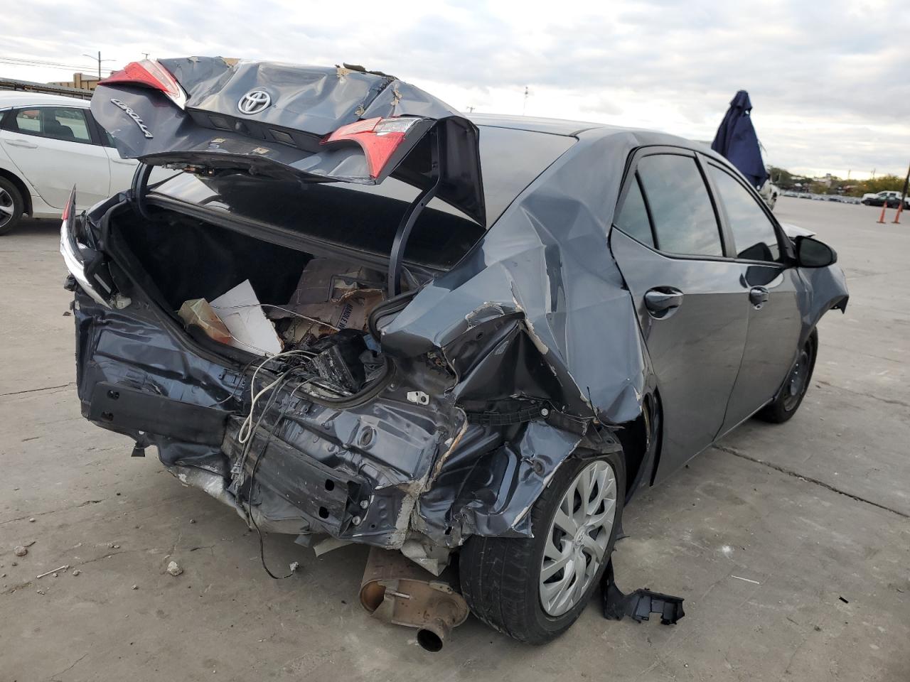 Obraz 3 z 2017 TOYOTA COROLLA L 2017 z VIN 5YFBURHE0HP701009