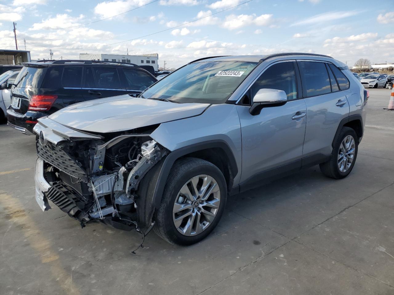 Obraz 1 z 2021 TOYOTA RAV4 XLE PREMIUM 2021 z VIN 2T3C1RFV5MC138282