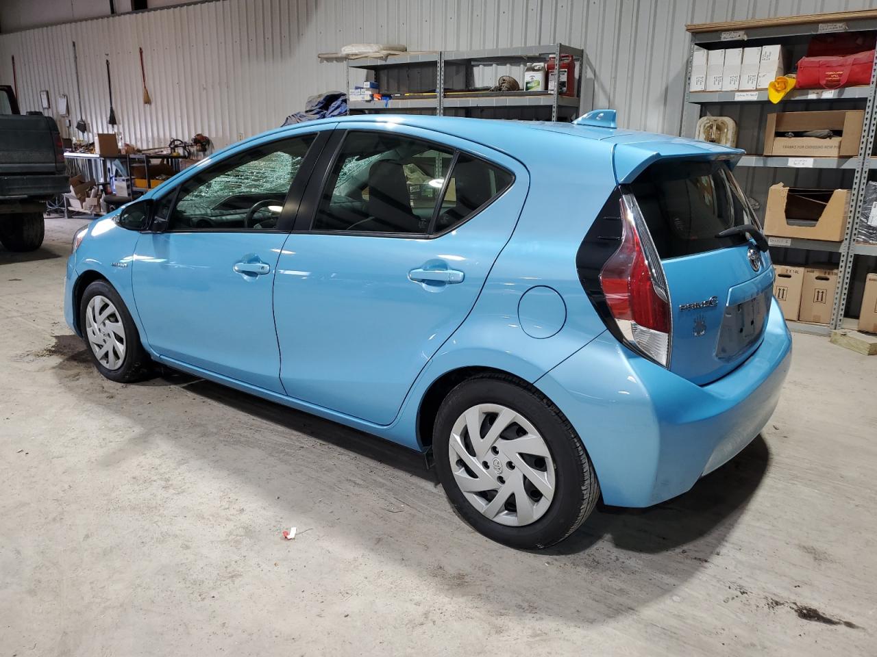 Image 2 of 2015 TOYOTA PRIUS C  2015 with VIN JTDKDTB32F1090115