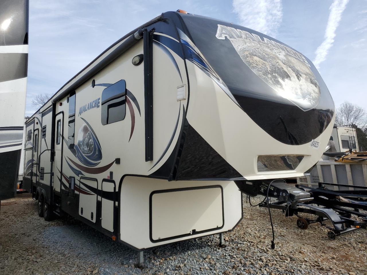Изображение 2015 KEYSTONE 5TH WHEEL 2015