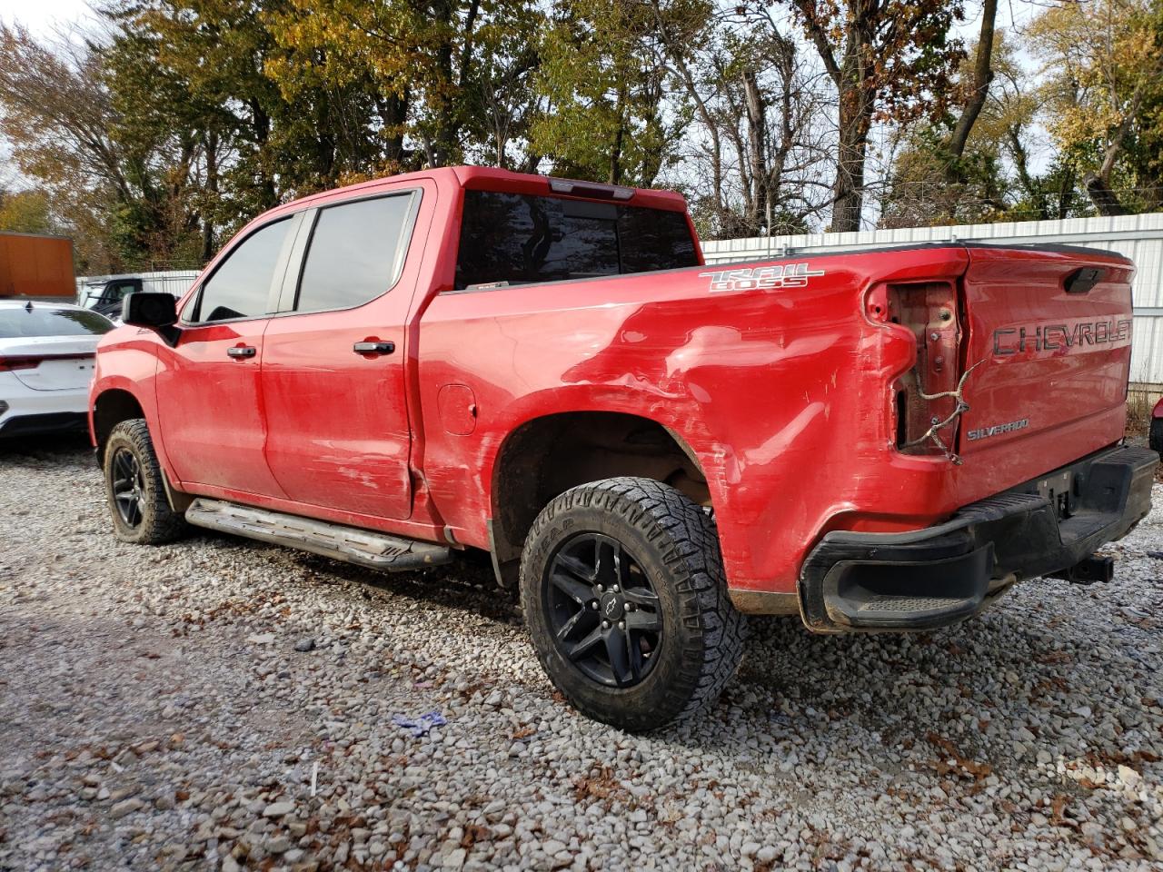 Image 2 of 2019 CHEVROLET SILVERADO K1500 LT TRAIL BOSS 2019 with VIN 3GCPYFED8KG301085