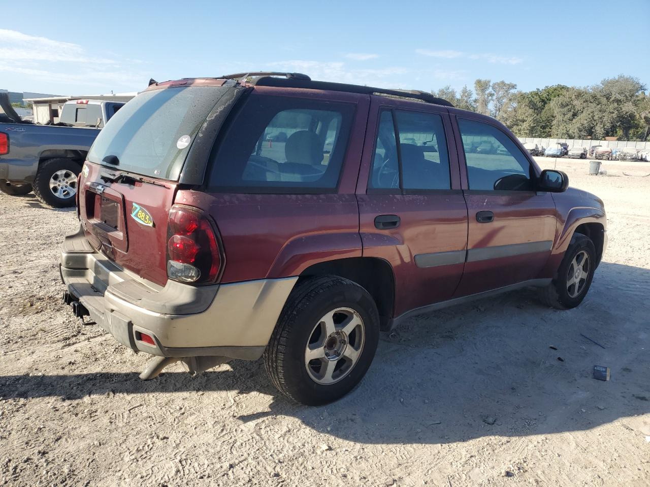 Image 3 of 2005 CHEVROLET TRAILBLAZER LS 2005 with VIN 1GNDS13S552213981