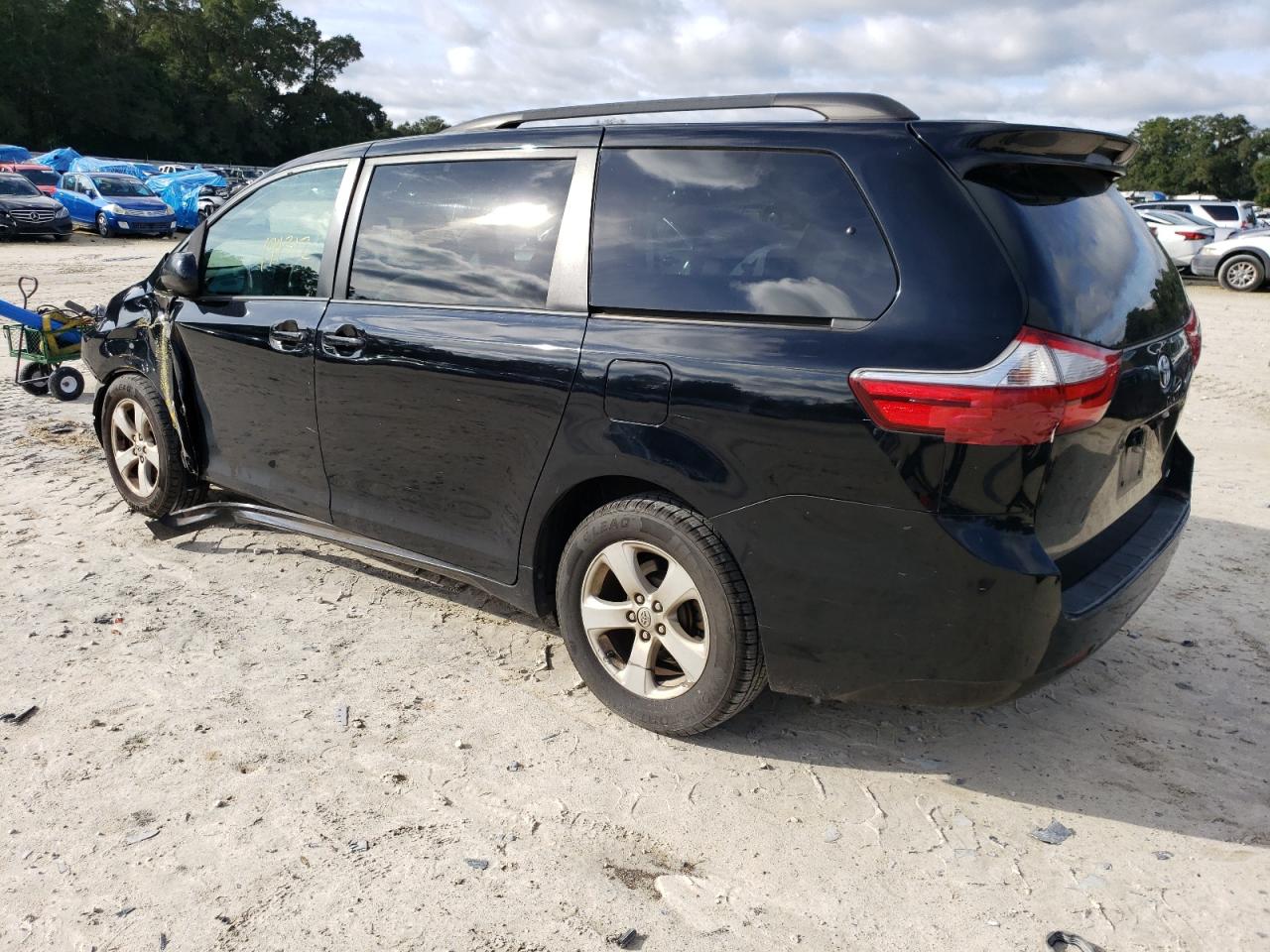 Obraz 2 z 2015 TOYOTA SIENNA LE 2015 z VIN 5TDKK3DC7FS582094