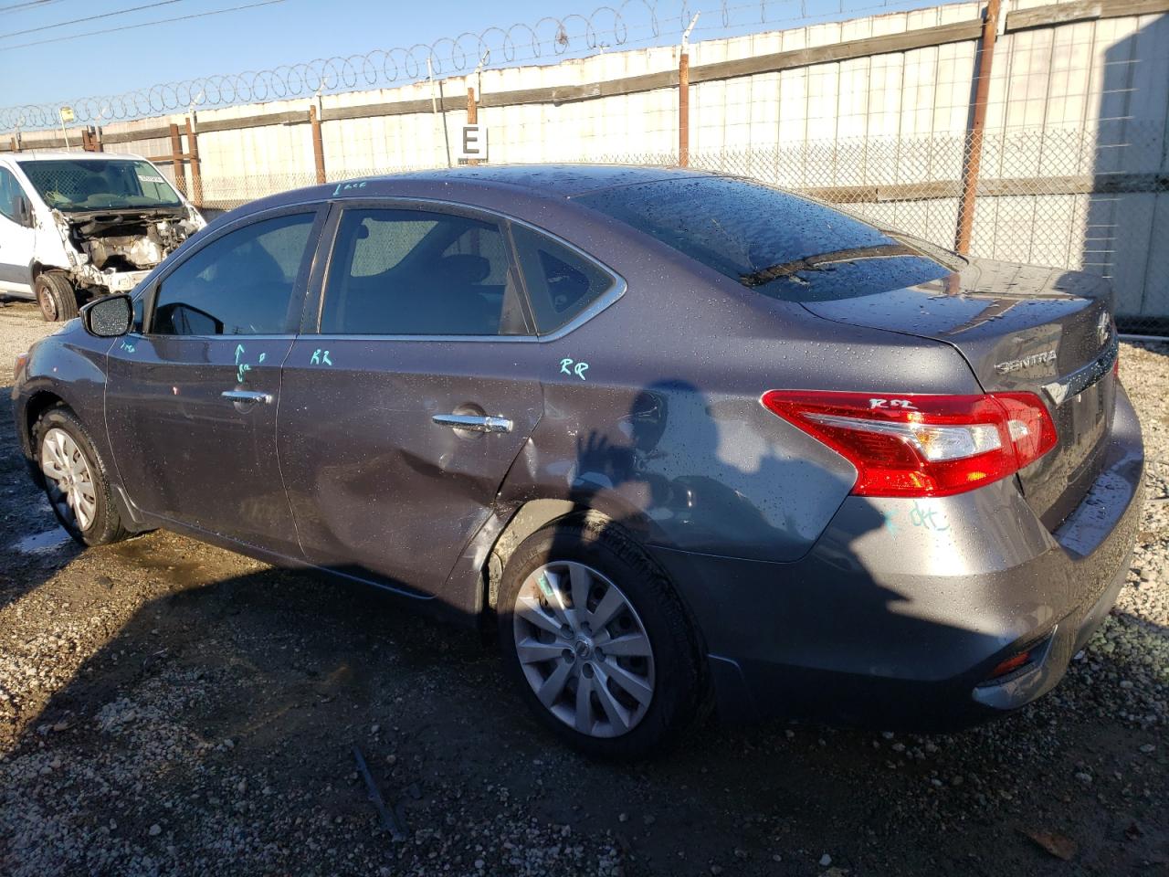 Obraz 2 z 2016 NISSAN SENTRA S 2016 z VIN 3N1AB7AP9GY335117