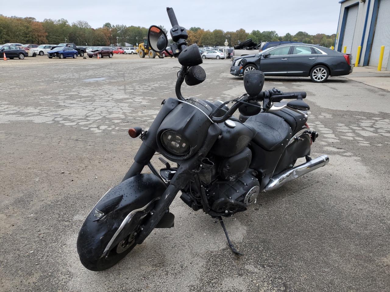 Obraz 2 z 2018 INDIAN MOTORCYCLE CO. CHIEF DARK HORSE 2018 z VIN 56KCCDAA1J3363453