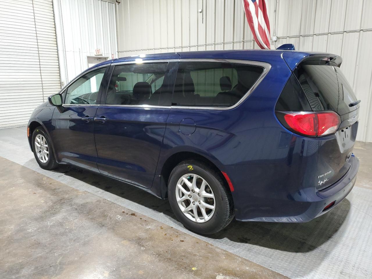 Изображение 2 2018 CHRYSLER PACIFICA LX 2018 с VIN 2C4RC1CG1JR130454