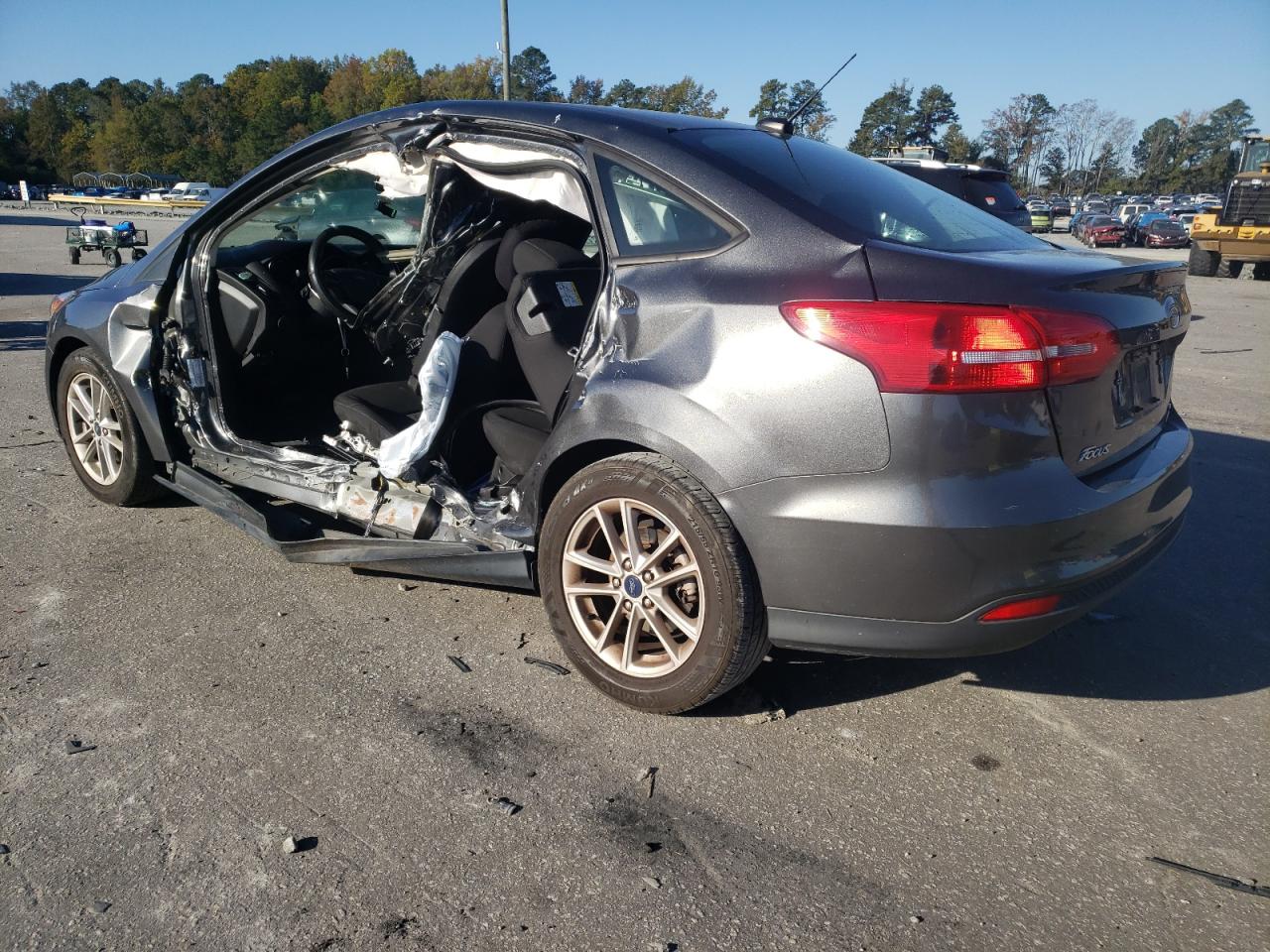 Image 2 of 2018 FORD FOCUS SE 2018 with VIN 1FADP3FE4JL298902
