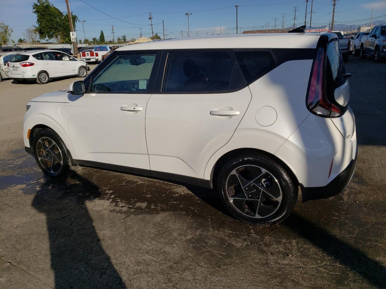 Изображение 2 2023 KIA SOUL EX 2023 с VIN KNDJ33AU3P7887514