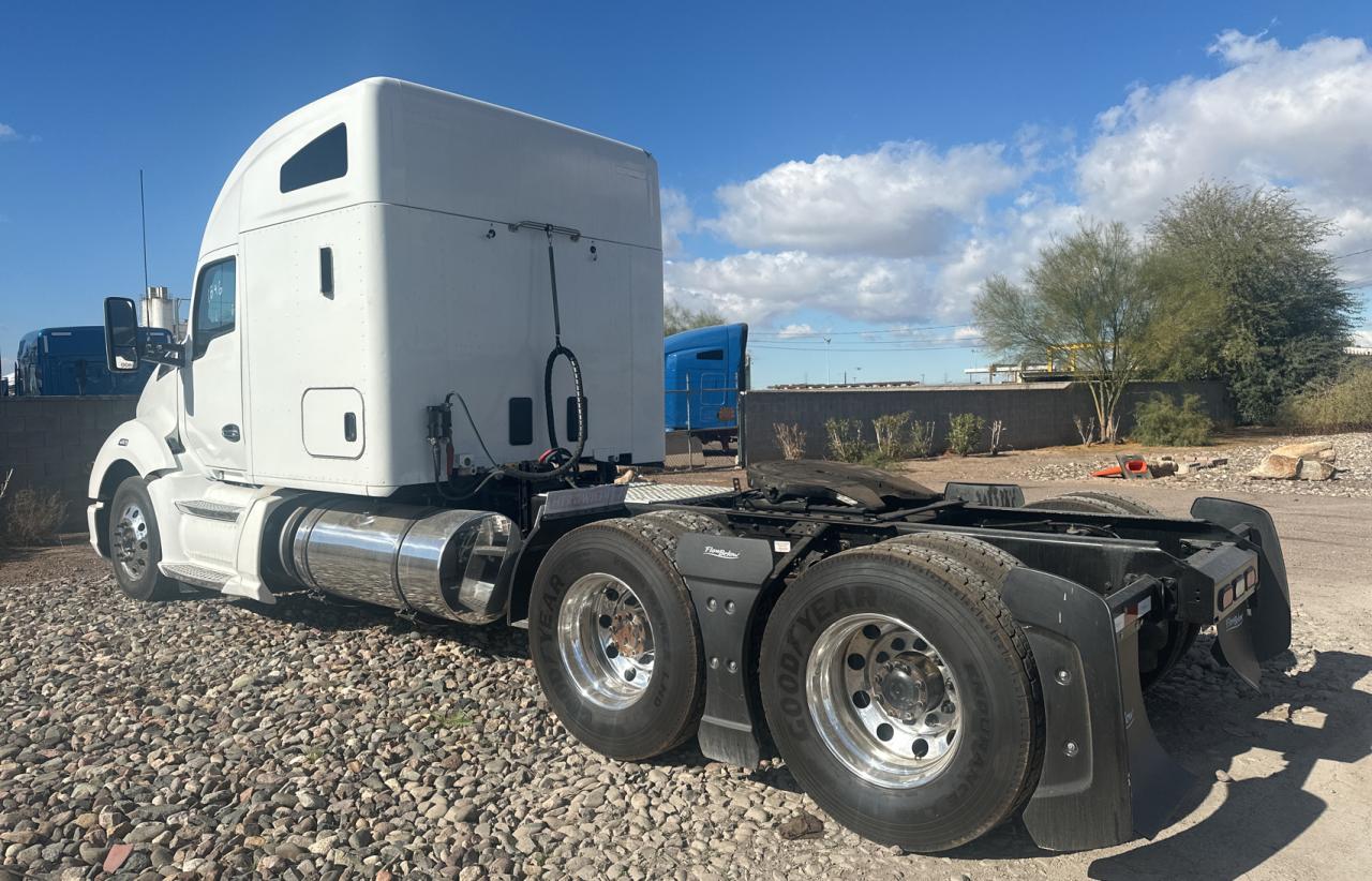 Image 3 of 2020 KENWORTH CONSTRUCTION T680 2020 with VIN 1XKYDP9X4LJ361606