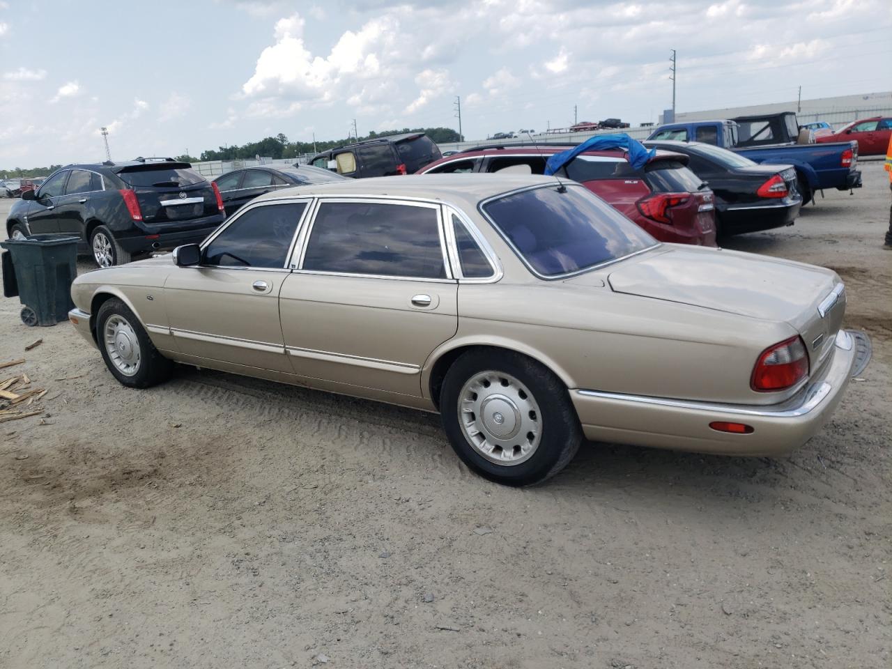 Изображение 2 1998 JAGUAR VANDENPLAS  1998 с VIN SAJKX6244WC849080