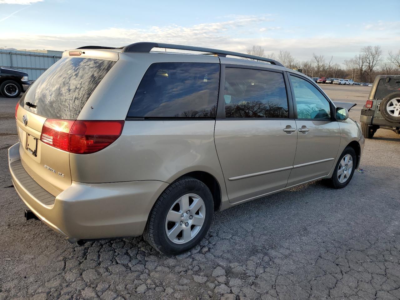 Изображение 3 2004 TOYOTA SIENNA XLE 2004 с VIN 5TDZA22C04S082905