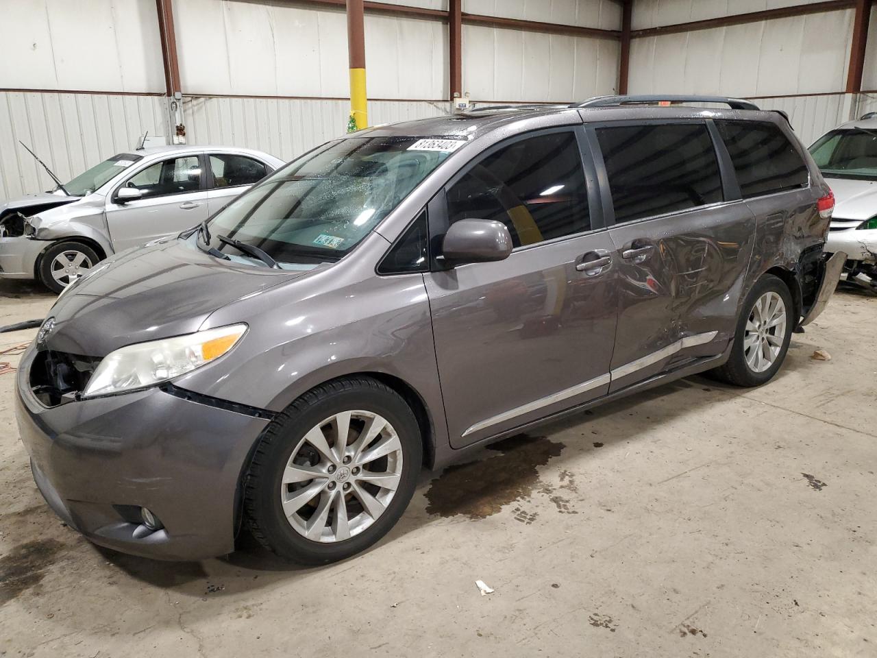 2013 TOYOTA SIENNA XLE 2013 image
