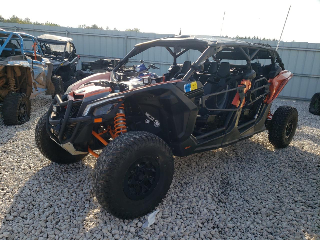 Image 2 of 2019 CAN-AM MAVERICK X3 MAX X DS TURBO R 2019 with VIN 3JBVEAW40KK000750