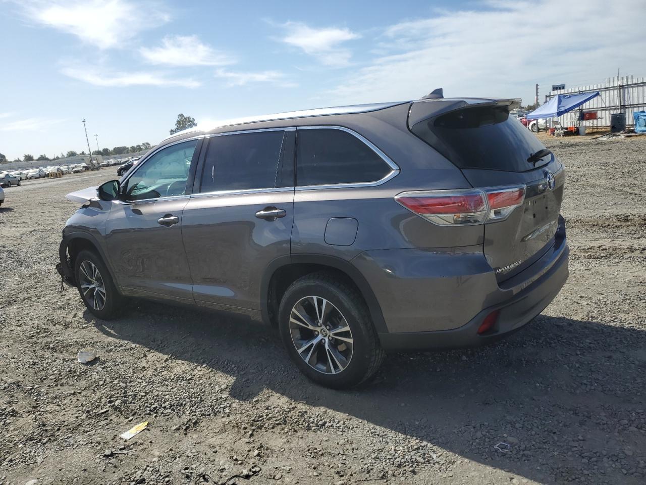 Image 2 of 2016 TOYOTA HIGHLANDER XLE 2016 with VIN 5TDKKRFH3GS135095