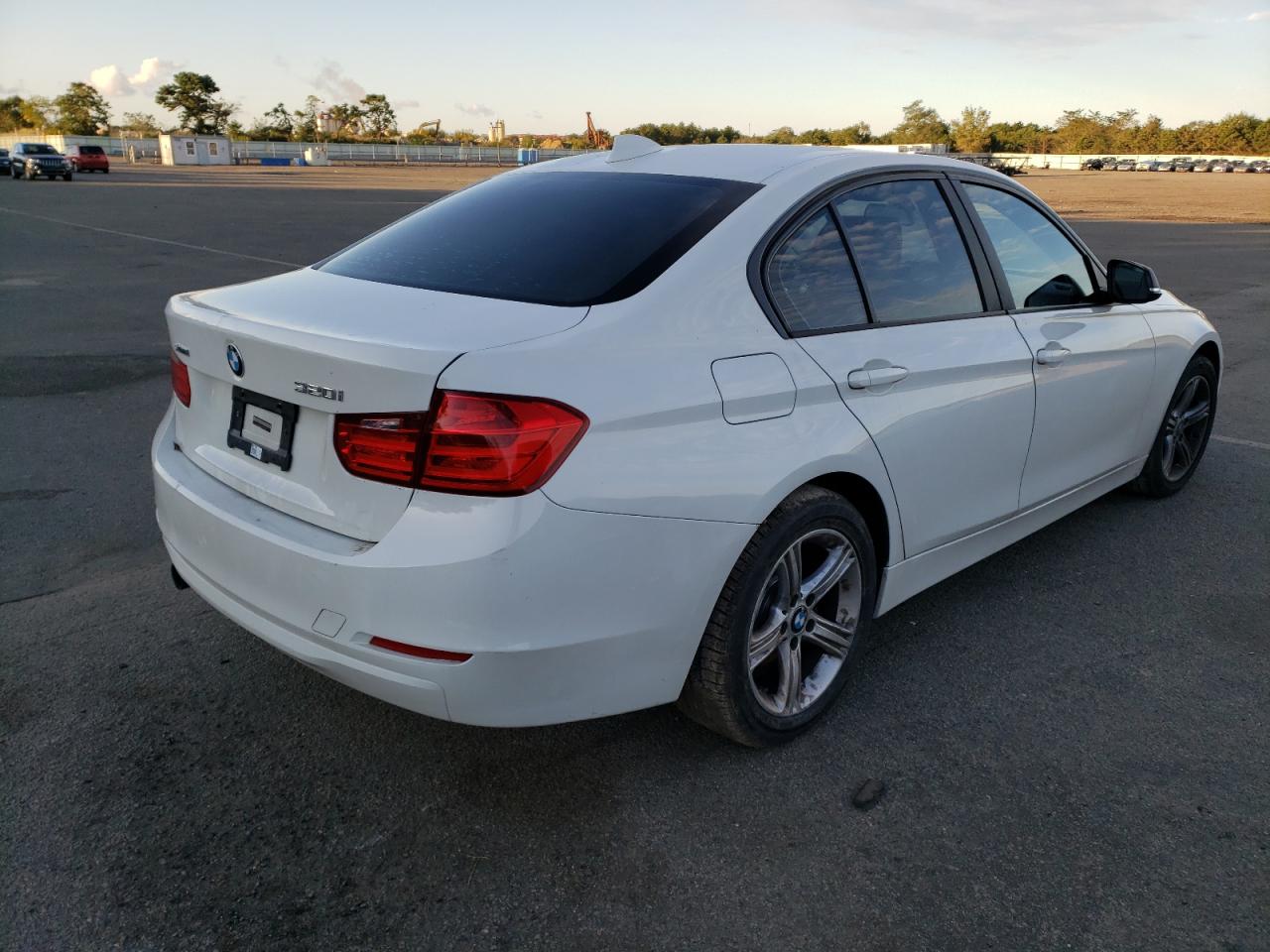 Image 3 of 2015 BMW 320 I XDRIVE 2015 with VIN WBA3C3G56FNS73847
