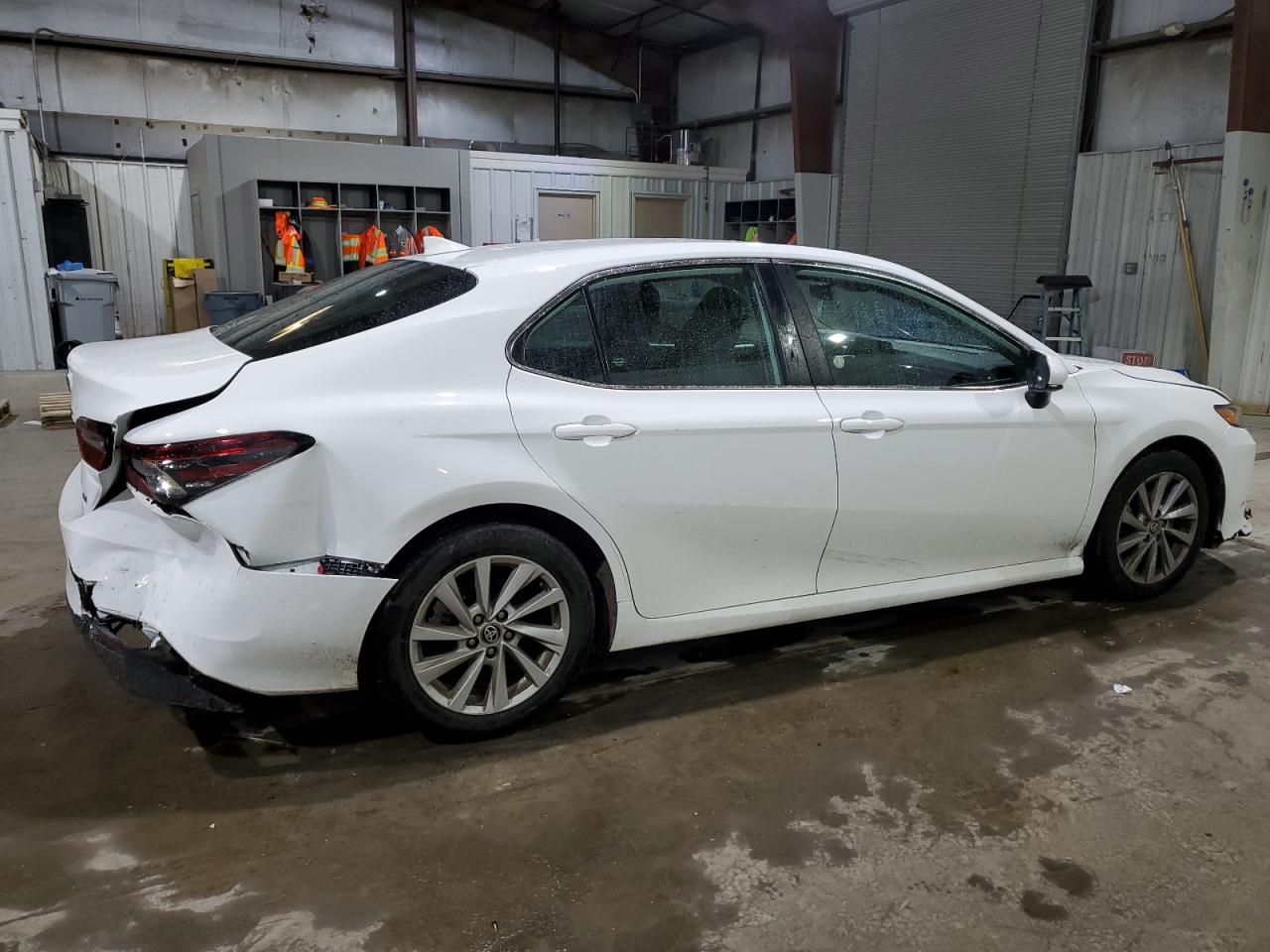 Изображение 3 2022 TOYOTA CAMRY LE 2022 с VIN 4T1C11AK4NU068958