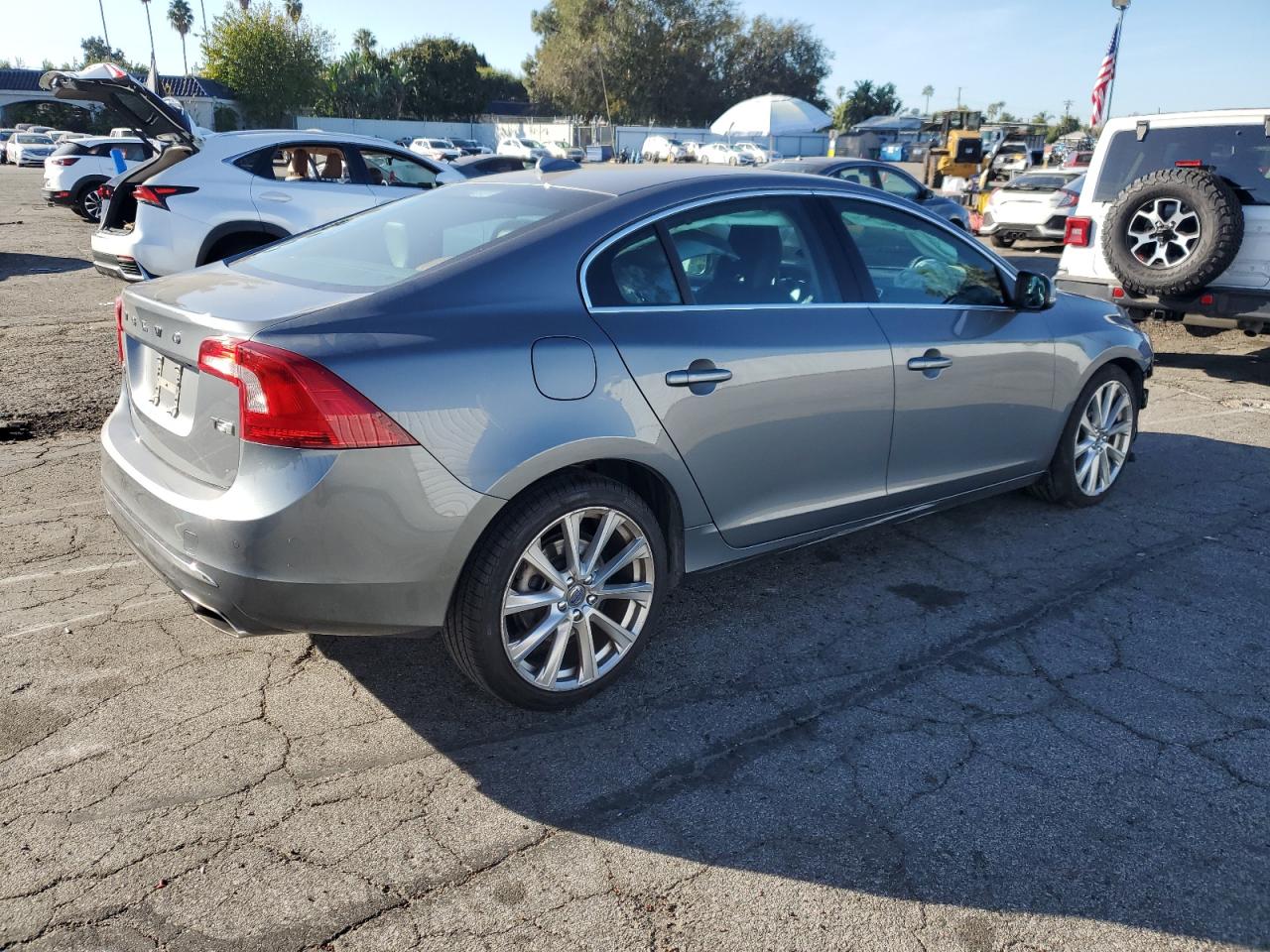 Изображение 3 2017 VOLVO S60 PREMIER 2017 с VIN LYV402HK5HB133581