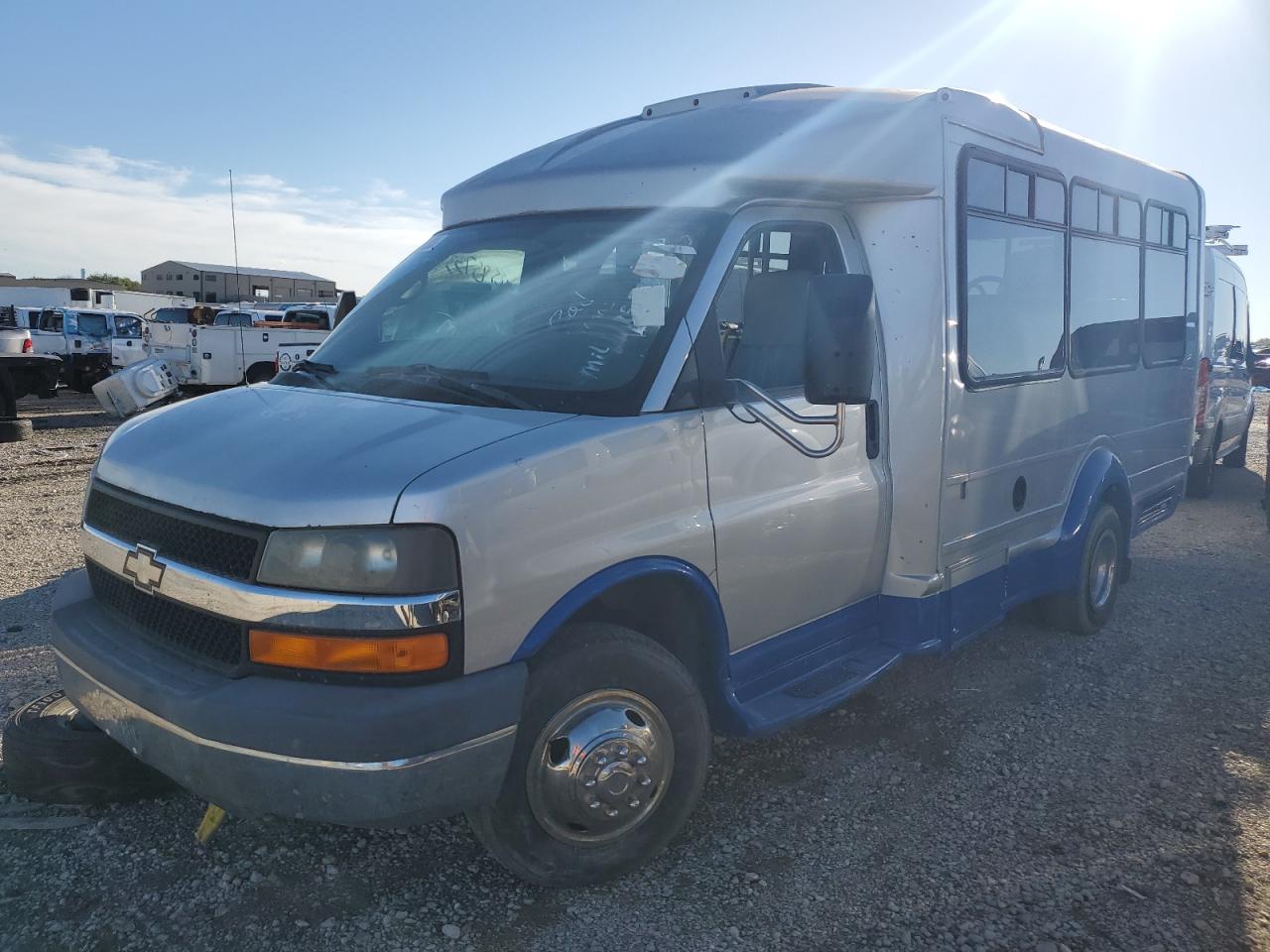 Image 1 of 2009 CHEVROLET EXPRESS G3500  2009 with VIN 1GBJG31K291152004