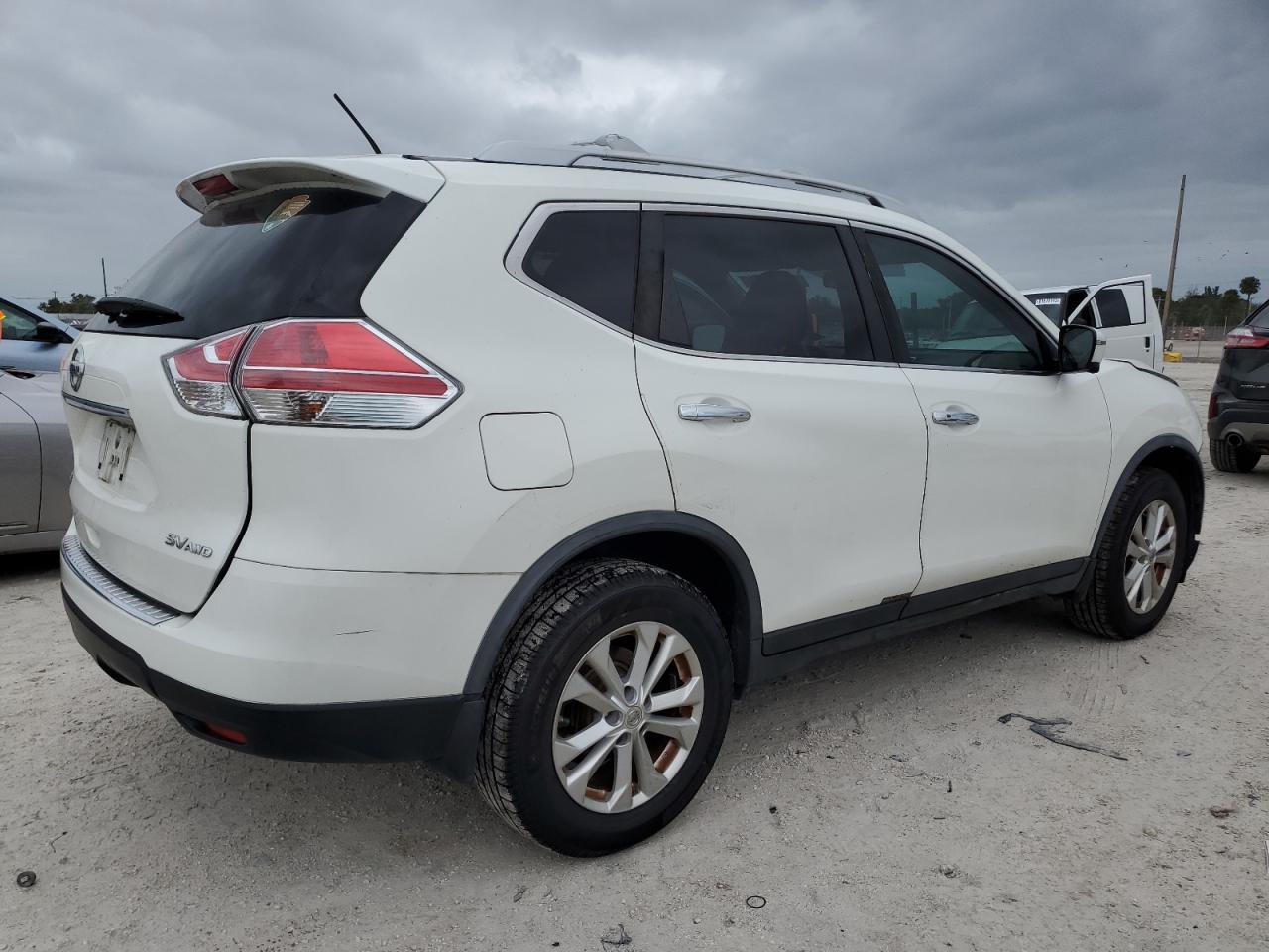 Obraz 3 z 2016 NISSAN ROGUE S 2016 z VIN JN8AT2MV1GW141412