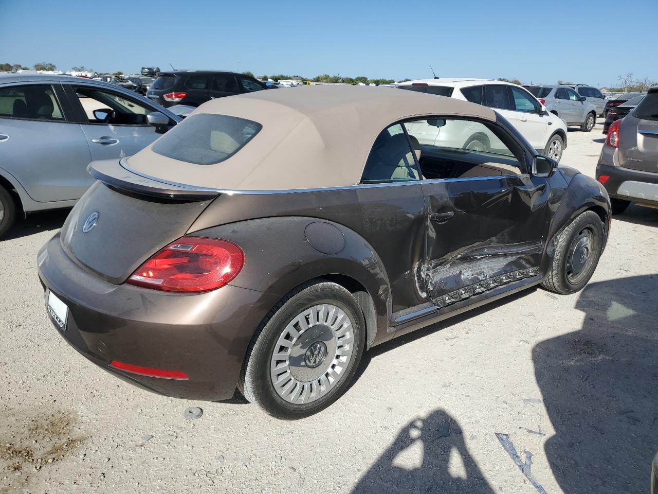 Изображение 3 2014 VOLKSWAGEN BEETLE  2014 с VIN 3VW5P7AT6EM807904