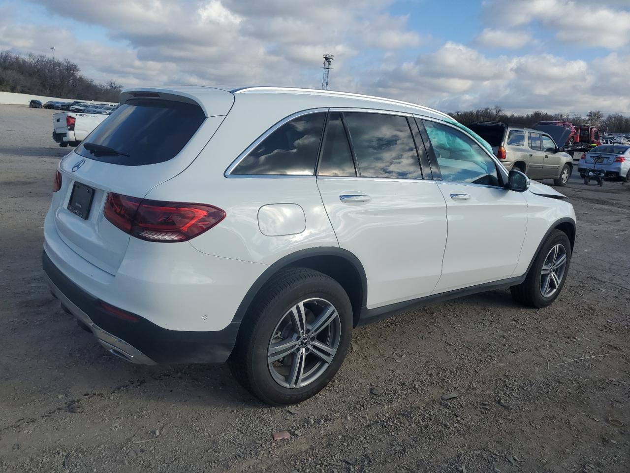 Image 3 of 2022 MERCEDES-BENZ GLC 300 2022 with VIN W1N0G8DB5NG102911