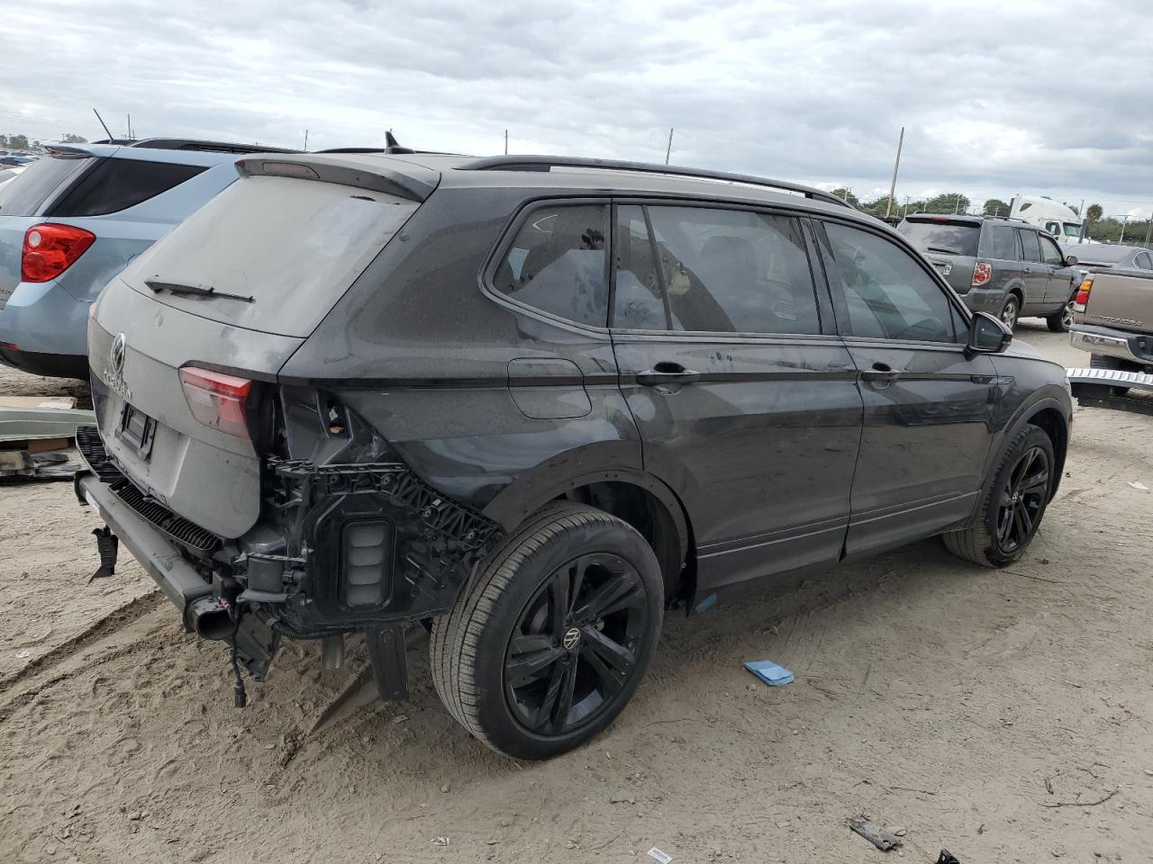 Image 3 of 2023 VOLKSWAGEN TIGUAN SE R-LINE BLACK 2023 with VIN 3VVCB7AX4PM098583